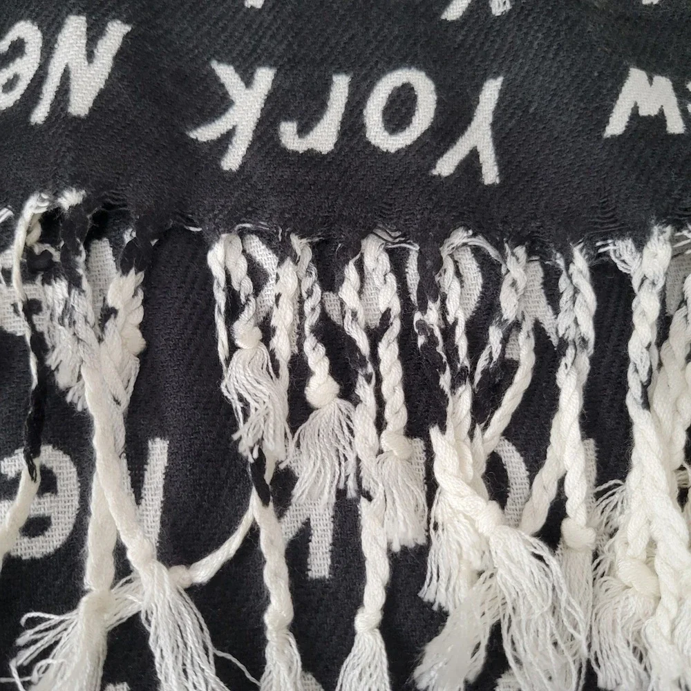 100% Cashmere Scarf Wrap Shawl Pashmina Black White Preppy Business NYC Print‎